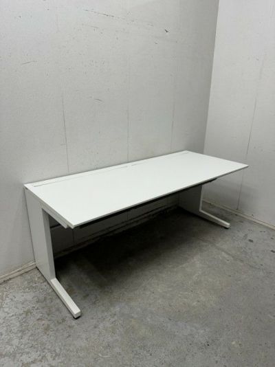 コクヨisシリーズ 1800平デスク 商品画像1