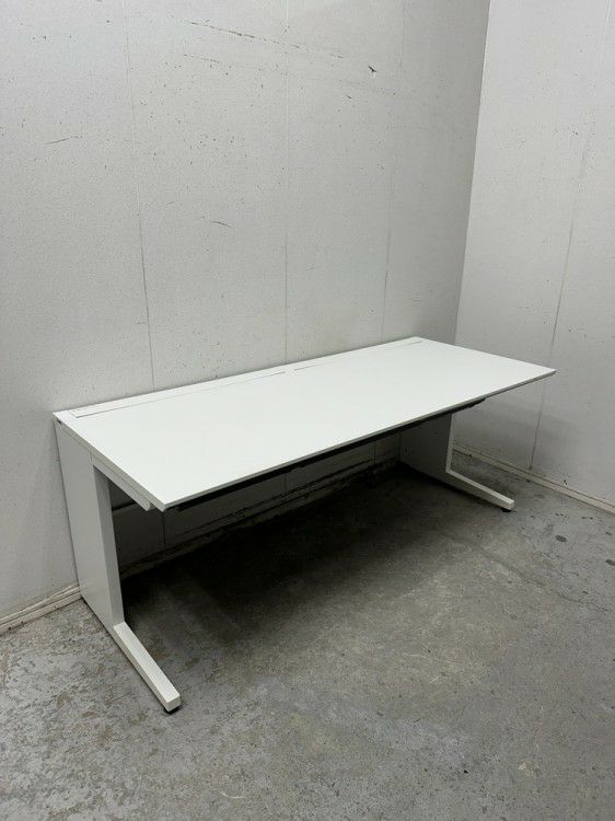 コクヨisシリーズ 1800平デスク 商品画像1