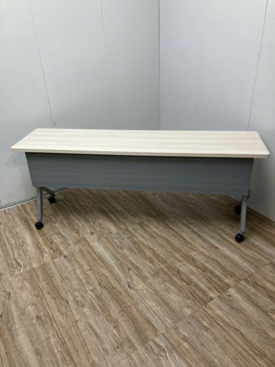 オカムラフラプターシリーズ 1800サイドスタックテーブル 商品画像1