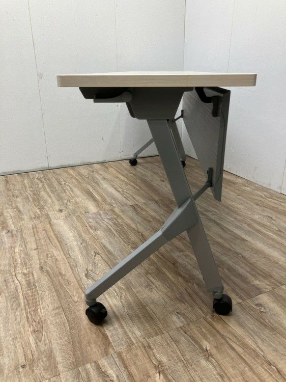 オカムラフラプターシリーズ 1800サイドスタックテーブル 商品画像4