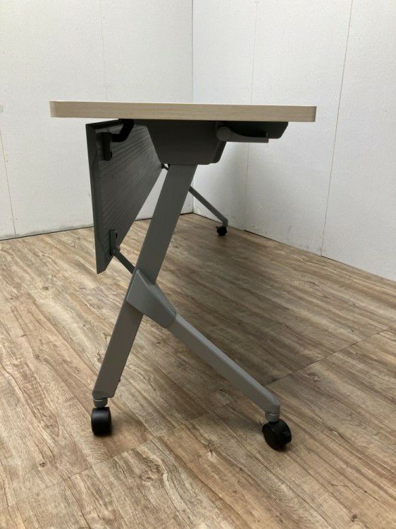 オカムラフラプターシリーズ 1800サイドスタックテーブル 商品画像6