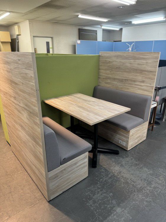 オカムラブレスタ/ライブスシリーズ 4人用ミーティングセット 商品画像1