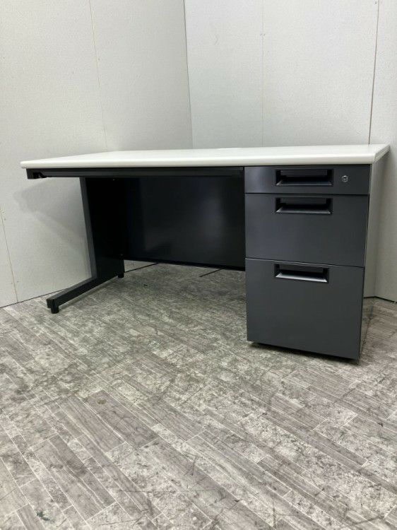 プラスフラットラインシリーズ 1400片袖デスク 商品画像1