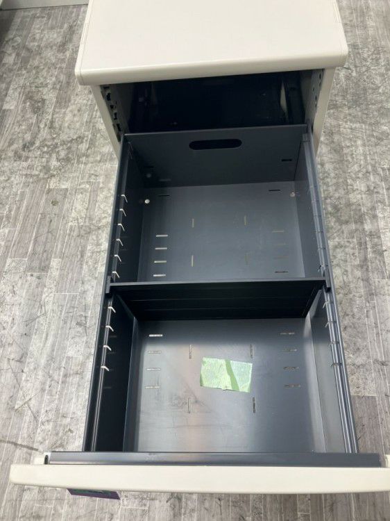 コクヨBS+シリーズ 2段脇机 商品画像4