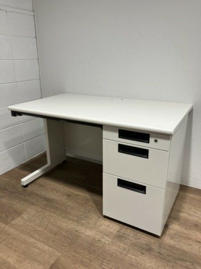 プラスフラットラインシリーズ 1200片袖デスク 商品画像1