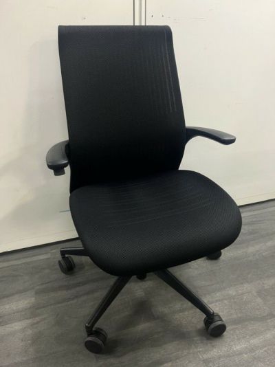 コクヨM4チェア 固定肘付M4チェア 商品画像1