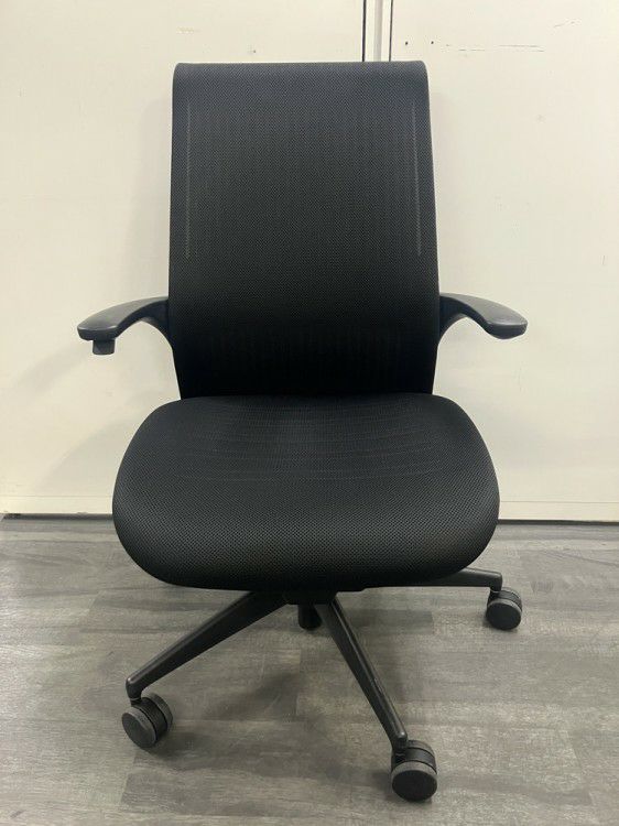 コクヨM4チェア 固定肘付M4チェア 商品画像2