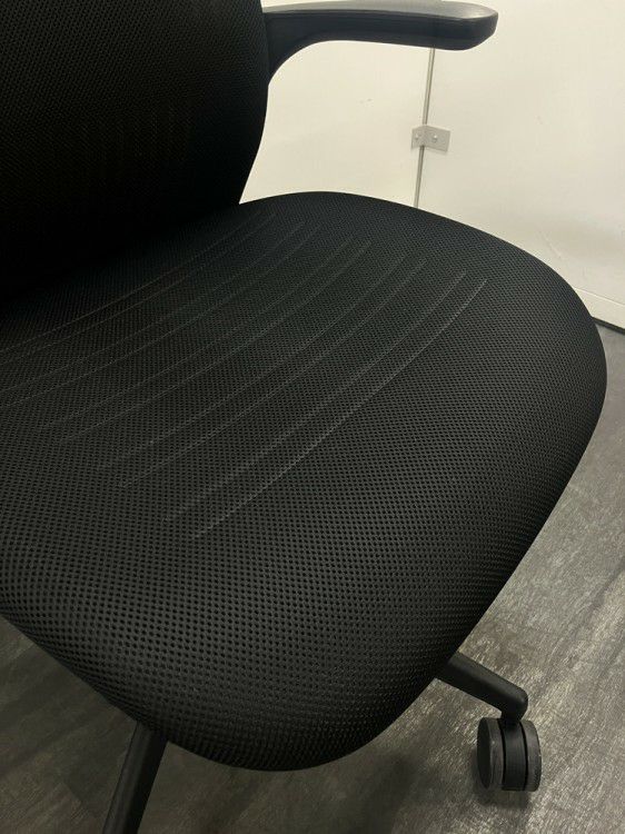 コクヨM4チェア 固定肘付M4チェア 商品画像5