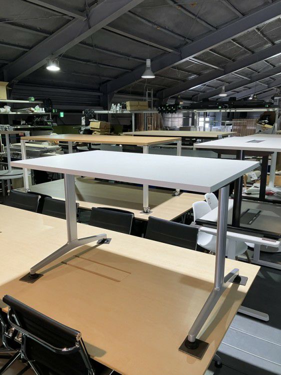 コクヨJUTO（ジュート）シリーズ 2100ミーティングテーブル 商品画像1