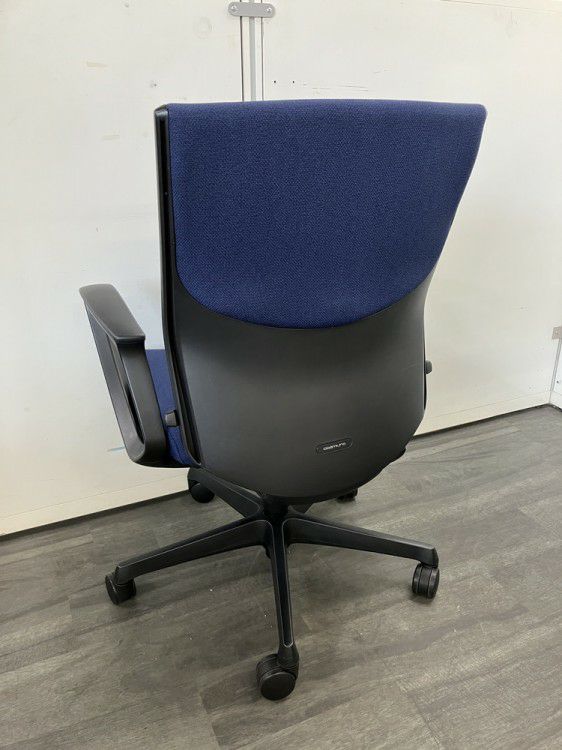 オカムラESCUDO(エスクード)チェア 固定肘付エスクードチェア 商品画像2