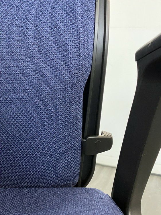 オカムラESCUDO(エスクード)チェア 固定肘付エスクードチェア 商品画像6