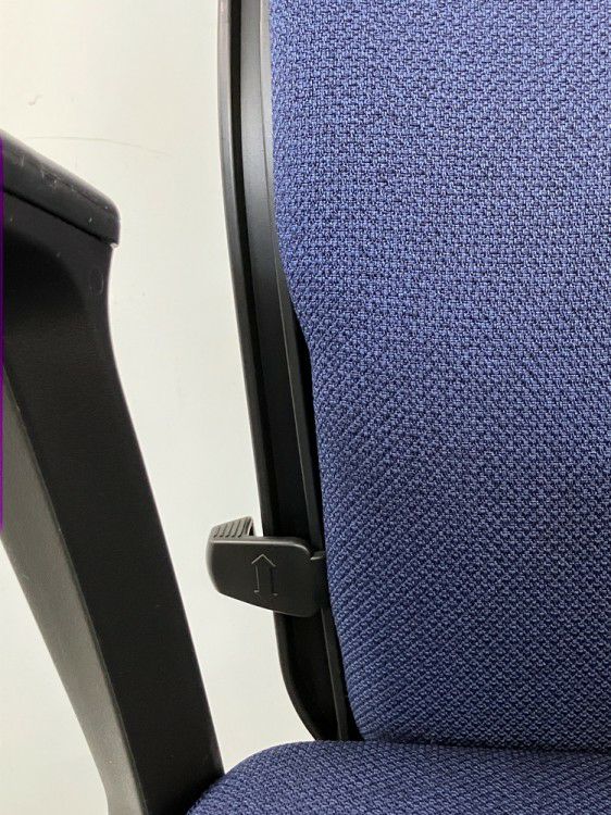 オカムラESCUDO(エスクード)チェア 固定肘付エスクードチェア 商品画像7