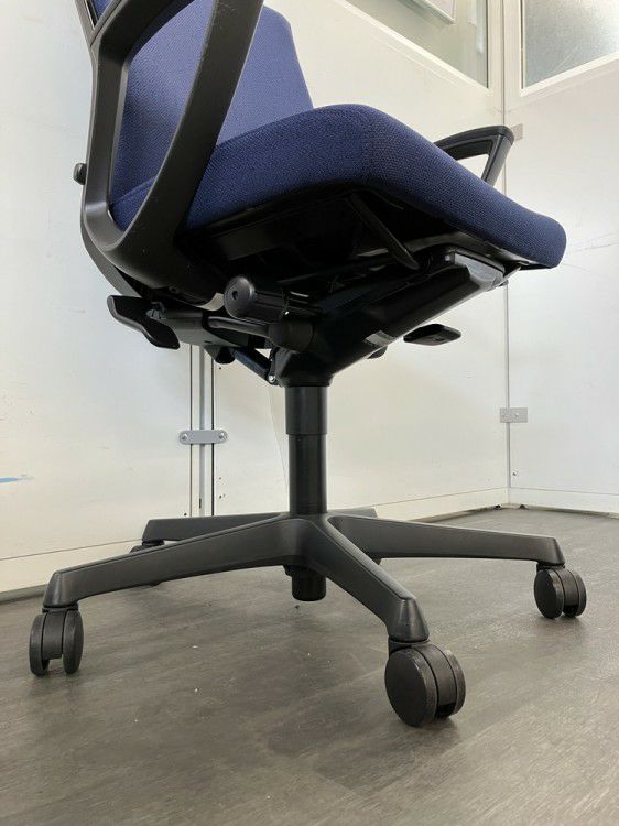 オカムラESCUDO(エスクード)チェア 固定肘付エスクードチェア 商品画像8