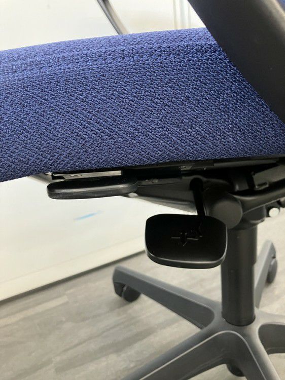 オカムラESCUDO(エスクード)チェア 固定肘付エスクードチェア 商品画像9