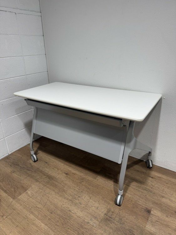 コクヨエピファイ(EPIPHY)シリーズ 平行スタックテーブル 商品画像1