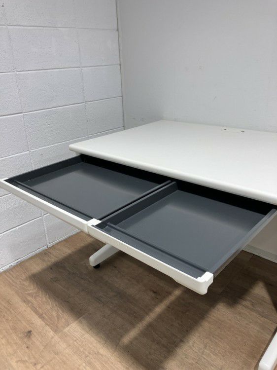 プラスLAシリーズ 1000平デスク 商品画像5