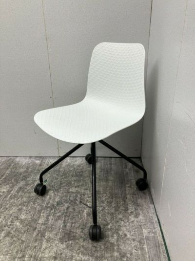 キャスター付きシェルチェア 商品画像1