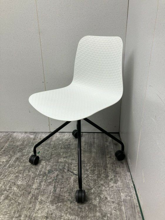 キャスター付きシェルチェア 商品画像1