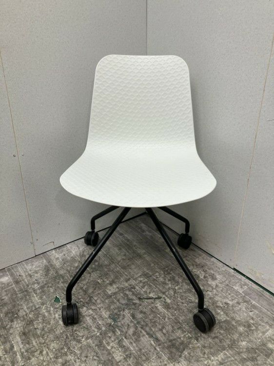 キャスター付きシェルチェア 商品画像2