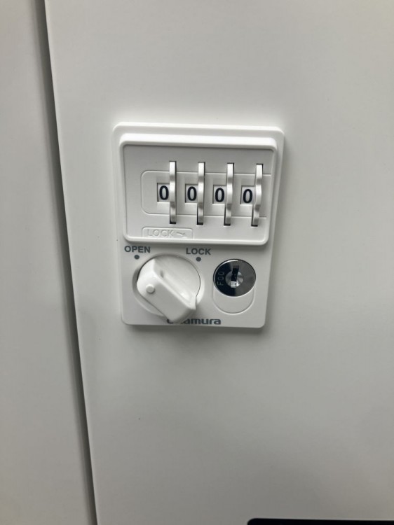 オカムラピクスラインシリーズ ダイヤル式4人用パーソナルロッカー 商品画像3