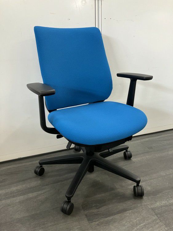 コクヨミトラチェア 固定肘付ミトラチェア 商品画像1