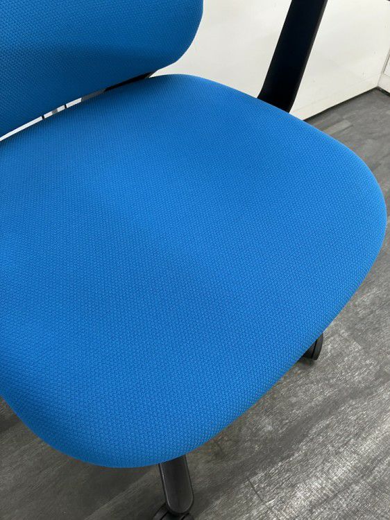 コクヨミトラチェア 固定肘付ミトラチェア 商品画像4