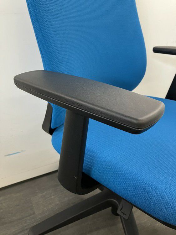 コクヨミトラチェア 固定肘付ミトラチェア 商品画像5