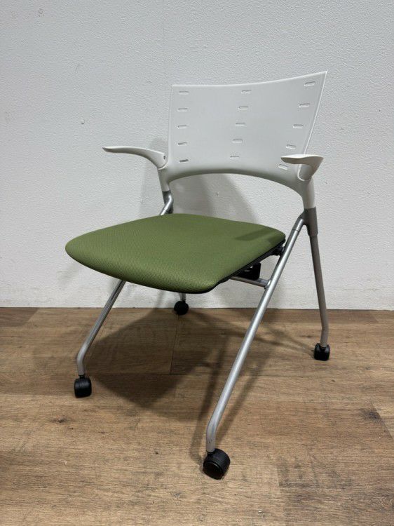 イトーキマノス(MANOSS)シリーズ ネスティングチェア 商品画像1