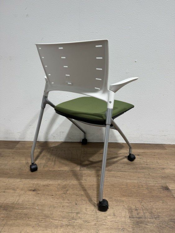 イトーキマノス(MANOSS)シリーズ ネスティングチェア 商品画像2