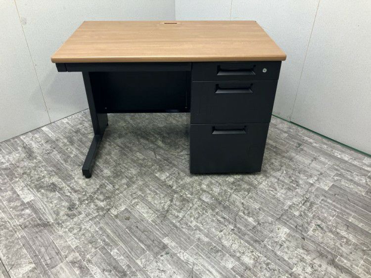 プラスフラットラインシリーズ 1000片袖デスク 商品画像1