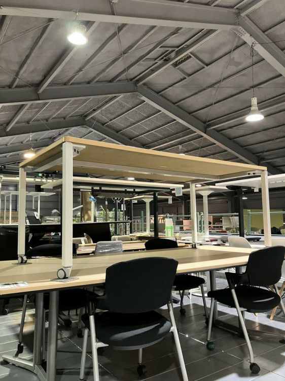 オカムラAption Free(アプションフリー)シリーズ 2100ミーティングテーブル 商品画像5