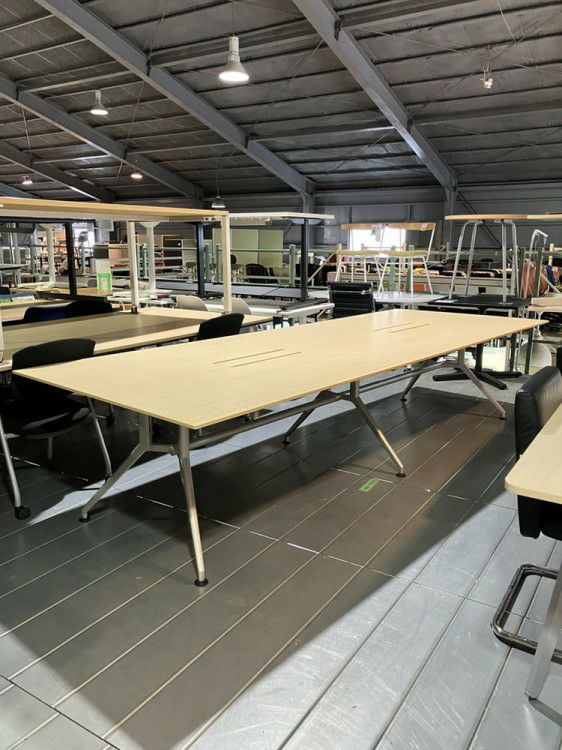 イトーキDDシリーズ 3200ミーティングテーブル 商品画像1