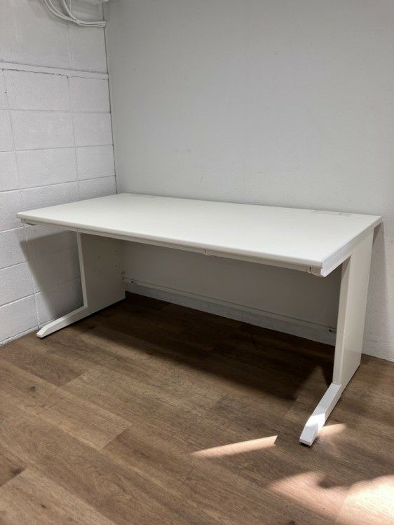 ライオンLDVシリーズ 1600平デスク 商品画像1