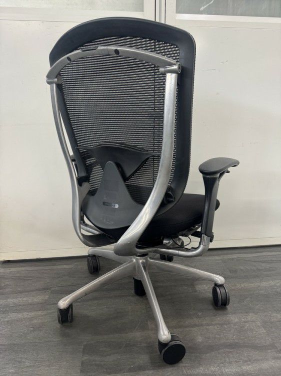 オカムラコンテッサ（Contessa）チェア 可動肘付コンテッサチェア 商品画像2