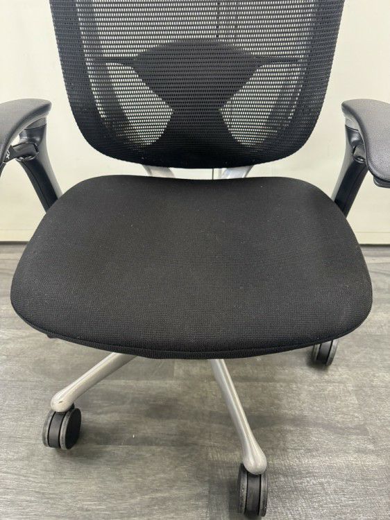 オカムラコンテッサ（Contessa）チェア 可動肘付コンテッサチェア 商品画像4