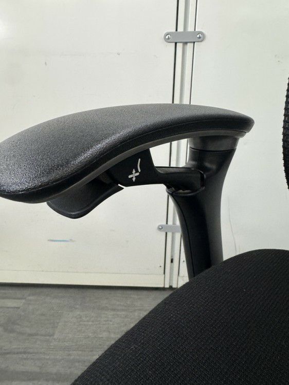 オカムラコンテッサ（Contessa）チェア 可動肘付コンテッサチェア 商品画像9