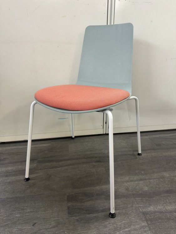 コクヨMycket(ミケット)シリーズ スタッキングチェア2脚セット 商品画像2