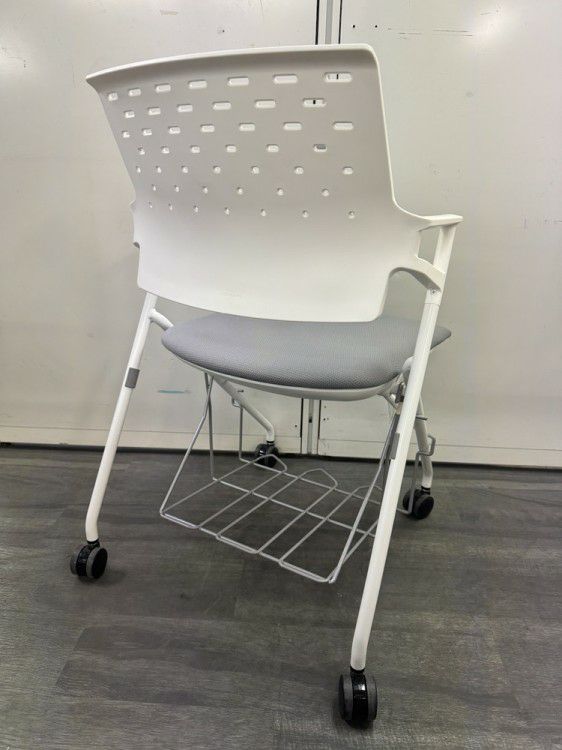 コクヨビエナ（VIENA）シリーズ ネスティングチェア6脚セット 商品画像2