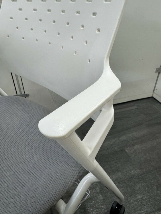 コクヨビエナ（VIENA）シリーズ ネスティングチェア6脚セット 商品画像7