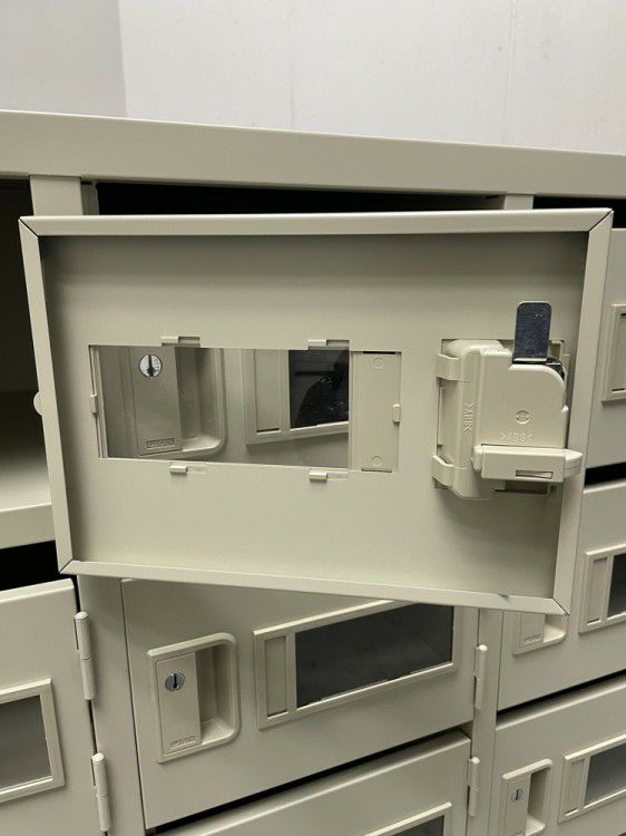 ライオン12人用ロッカー 商品画像9