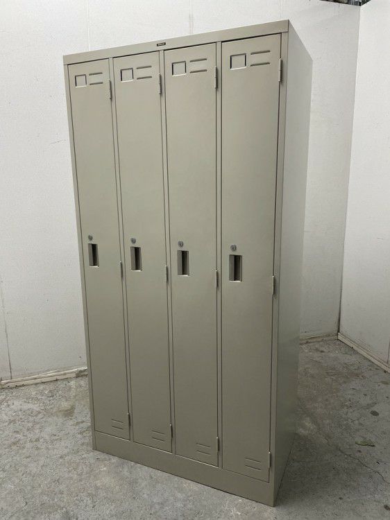 コクヨLKシリーズ　（コクヨ） 4人用ロッカー 商品画像1