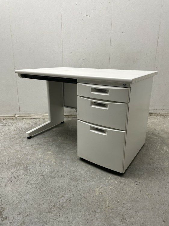 イトーキCZRシリーズ 1100片袖デスク 商品画像1