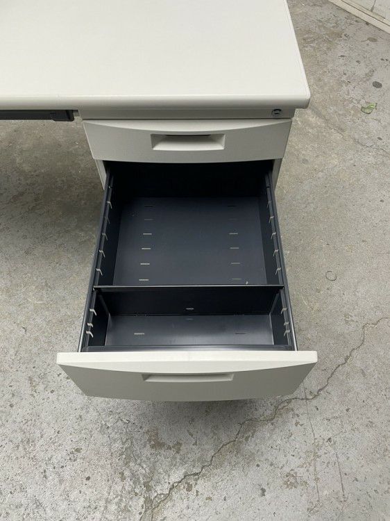 イトーキCZRシリーズ 1100片袖デスク 商品画像9