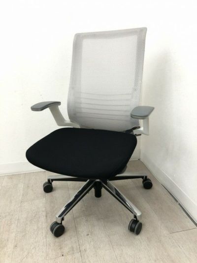 コクヨINSPINE（インスパイン）チェア 固定肘付インスパインチェア 商品画像1