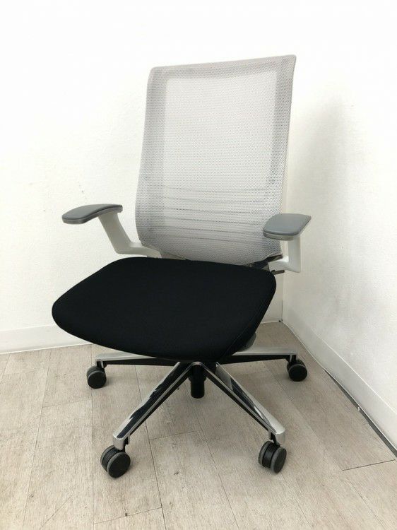 コクヨINSPINE（インスパイン）チェア 固定肘付インスパインチェア 商品画像1