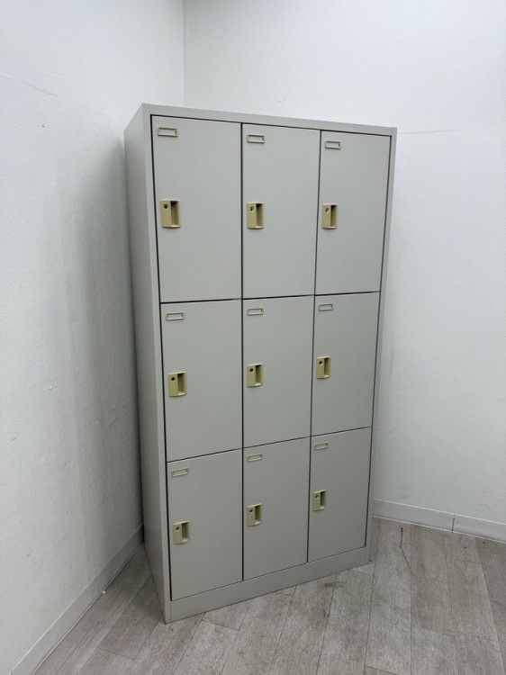 オカムラFZタイプシリーズ 9人用ロッカー 商品画像1