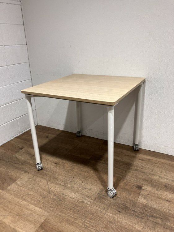 イトーキActiveField(アクティブフィールド)シリーズ 角テーブル 商品画像1