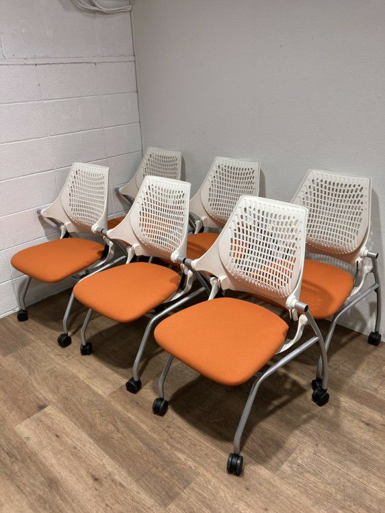 イトーキイプサシリーズ ネスティングチェア6脚セット 商品画像1