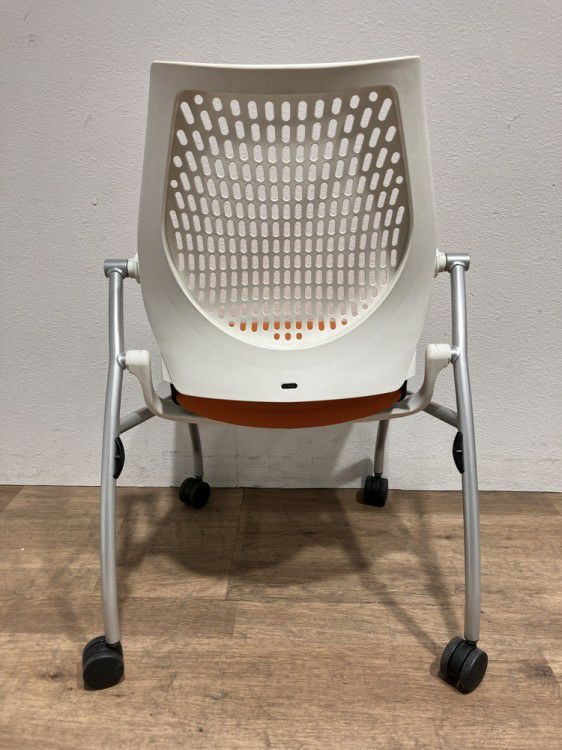 イトーキイプサシリーズ ネスティングチェア6脚セット 商品画像4