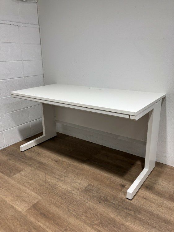 ウチダ（内田洋行）SCAENA（スカエナ）シリーズ　Sタイプ 1400平デスク 商品画像1